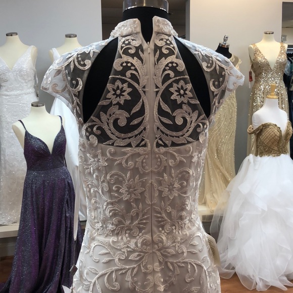 ✔️ White prom dress adorned with beads - Picture 5 of 8